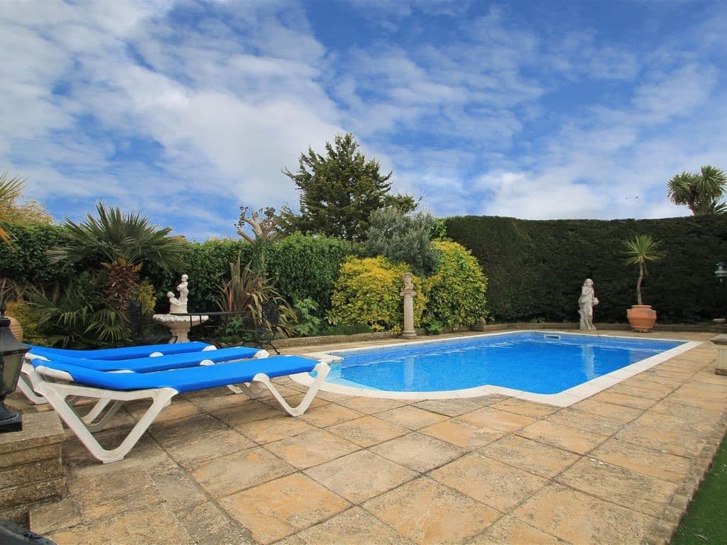 47 Beach Green gallery image 1